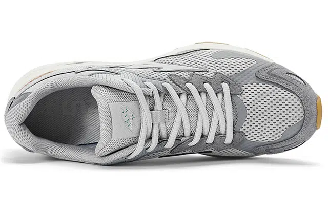 Mizuno Racer S