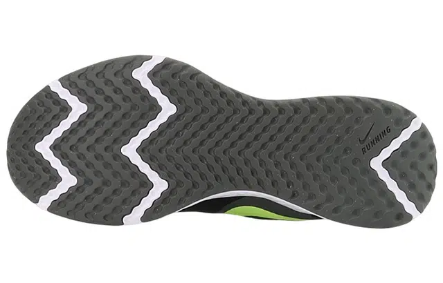Nike REVOLUTION 5