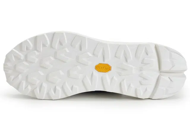 DESCENTE Sport style