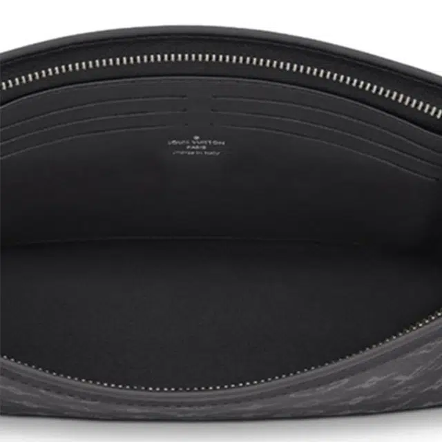 LOUIS VUITTON Pochette Voyage