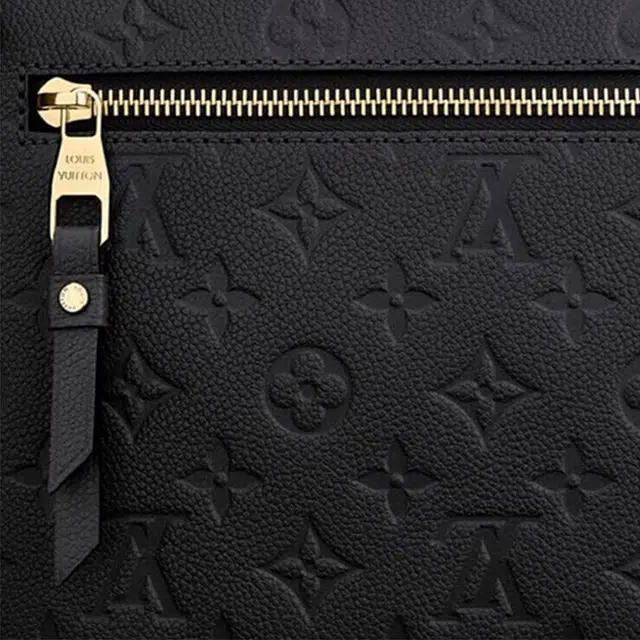 LOUIS VUITTON Pochette Metis