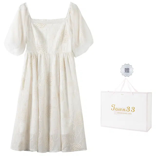 小镇姗姗 纯色镂空方领短袖连衣裙 礼盒装