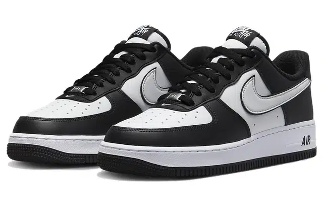 Nike Air Force 1 "Panda"