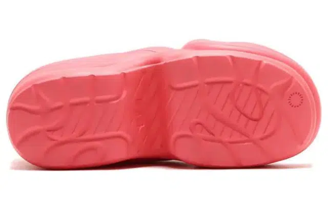 atmos pink x UGG