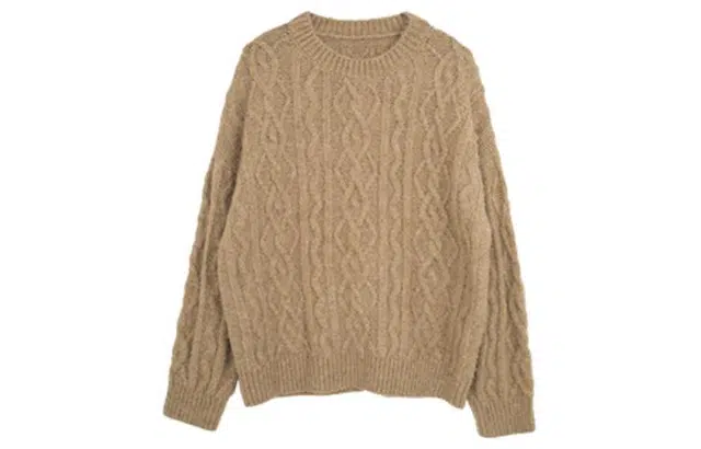 小镇姗姗 纯色绞花圆领针织毛衣