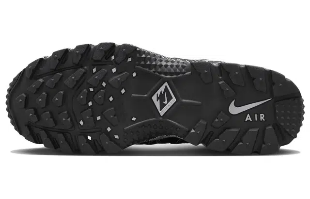 Nike Air Humara QS "Black Metallic"