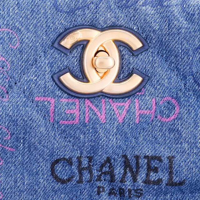 CHANEL MAXI Tote