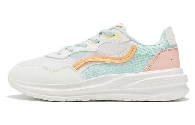 特步 简约百搭 防滑耐磨 低帮 运动休闲鞋 女款 白绿粉