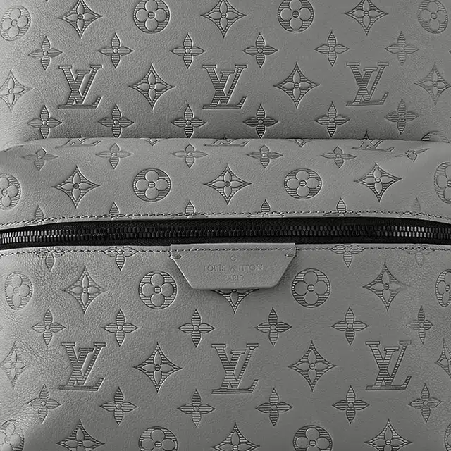 LOUIS VUITTON Discovery