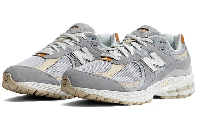 New Balance NB 2002R