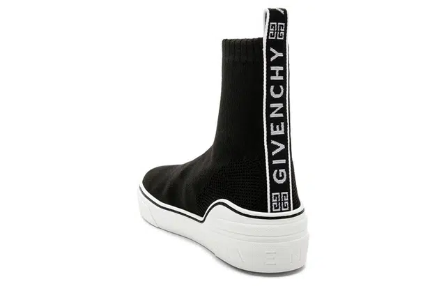 GIVENCHY