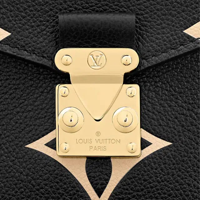 LOUIS VUITTON Pochette Metis Logo