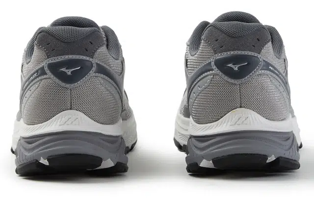 Mizuno Racer S