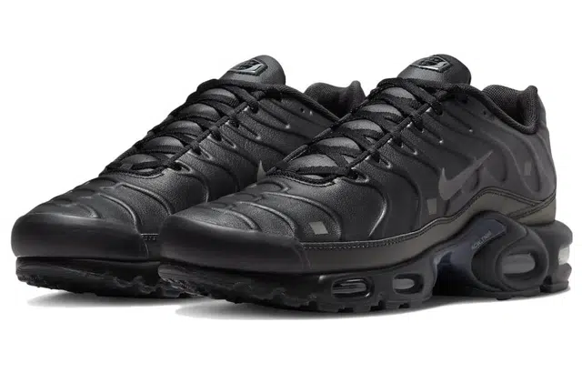 A-COLD-WALL* x Nike Air Max Plus "Onyx"