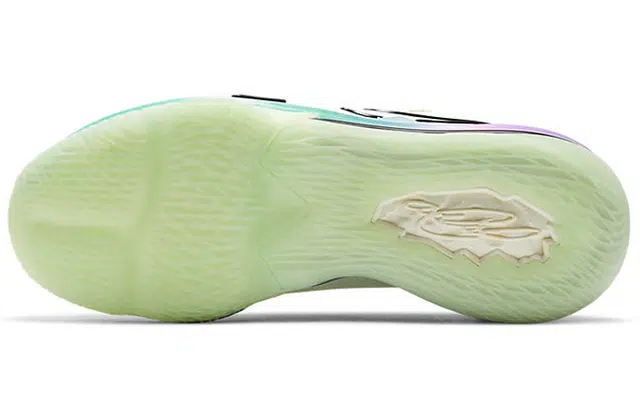 Nike LeBron 17 Low "Glow in the Dark"