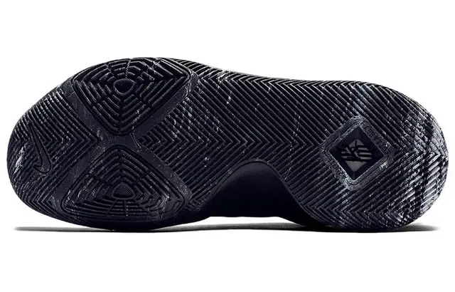Nike Kyrie 3 Triple Black