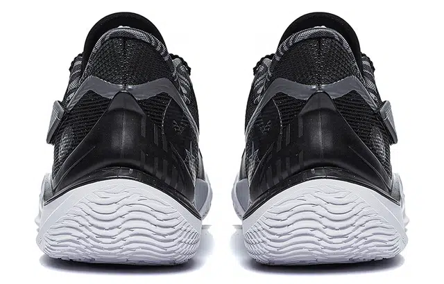 STA x LiNing 11