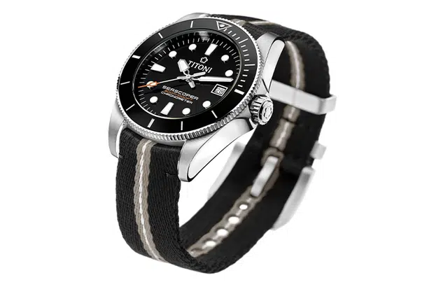 TITONI 300 42mm 83300-SBK-T5-702
