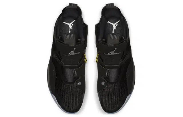 Air Jordan 33 Blackout