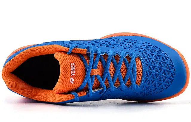 YONEX