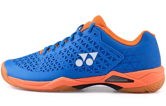 YONEX