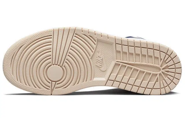 Jordan Air Jordan 1 Retro Premium Midnight Navy Light Cream