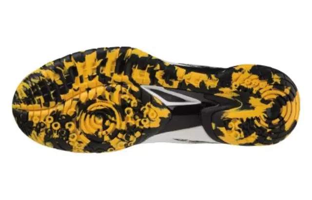 Mizuno Wave Fang Zero