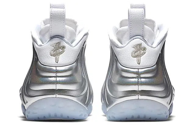 Nike Foamposite One chrome white