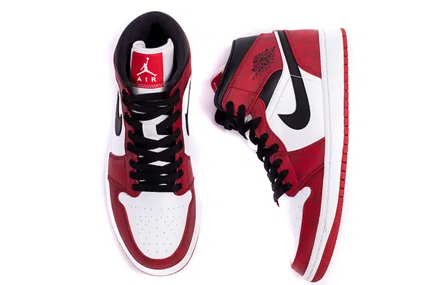 Jordan Air Jordan 1 Mid "Chicago"