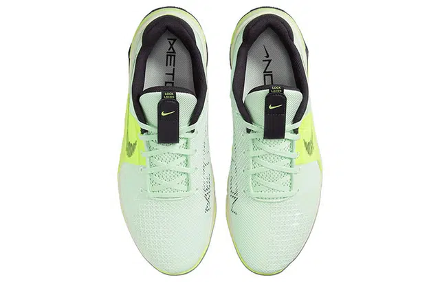 Nike Metcon 8 FlyEase
