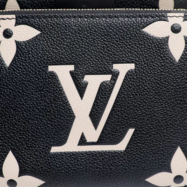 LOUIS VUITTON Multi Pochette