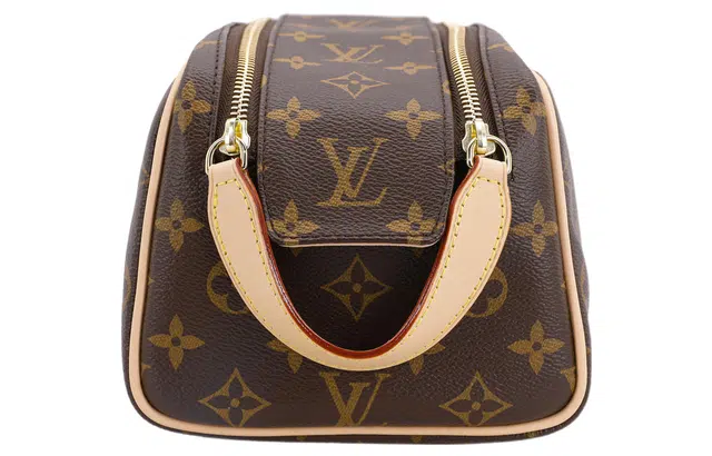 LOUIS VUITTON Dopp Kit