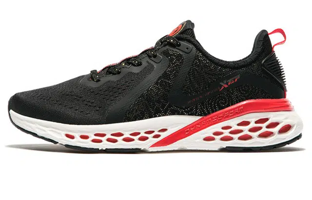 特步 轻便休闲跑鞋 黑金 女款