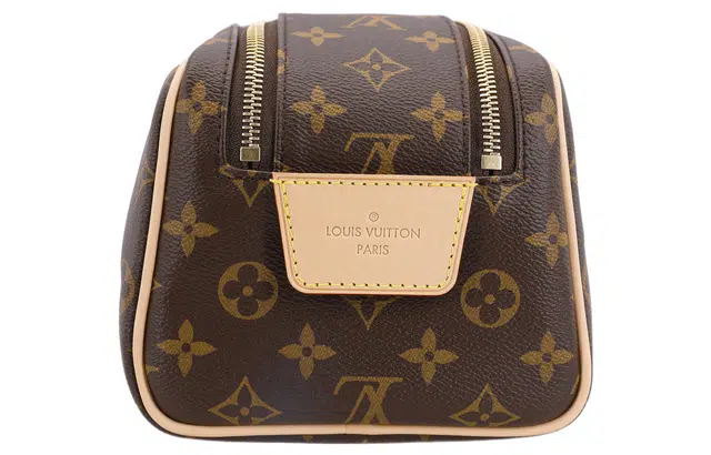 LOUIS VUITTON Dopp Kit