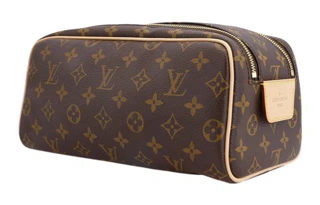 LOUIS VUITTON Dopp Kit