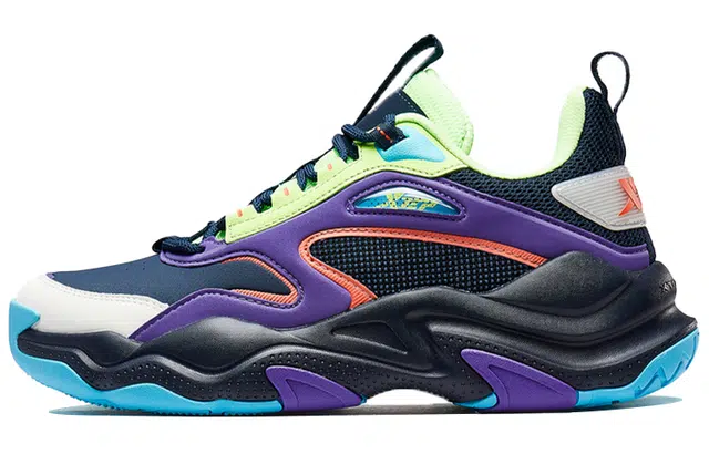 特步 革面室内运动鞋 兰紫