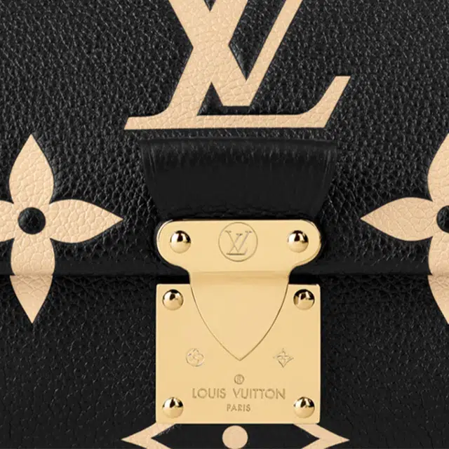 LOUIS VUITTON Favorite