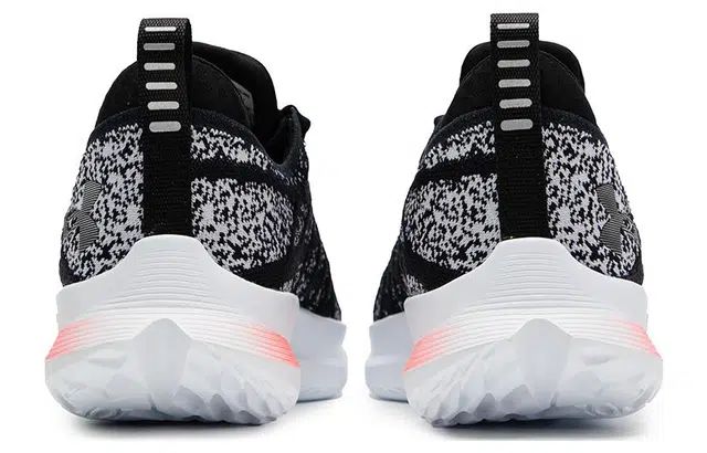 Under Armour Velociti 3