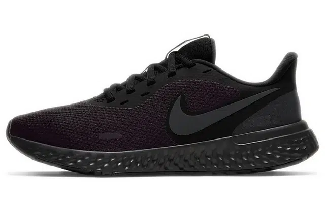 Nike REVOLUTION 5