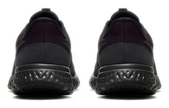 Nike REVOLUTION 5