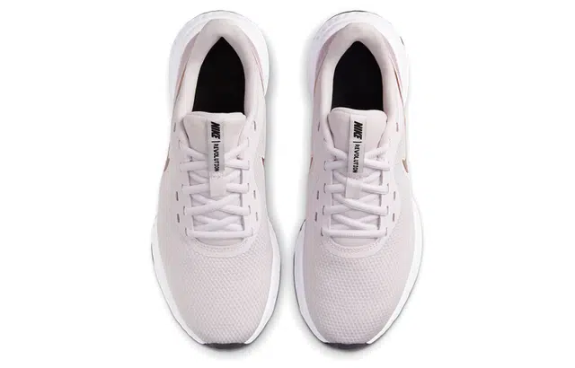 Nike REVOLUTION 5