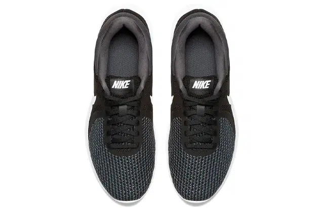 Nike REVOLUTION 4