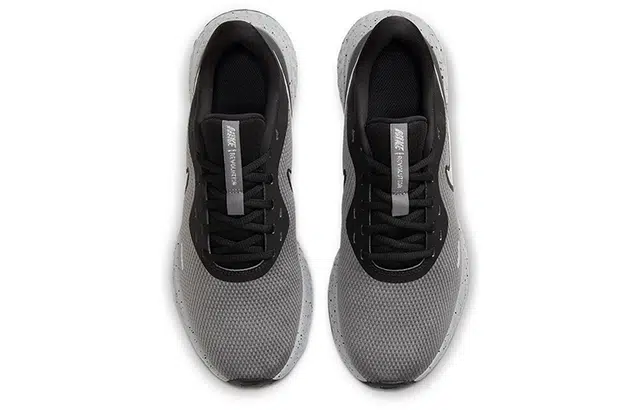 Nike REVOLUTION 5