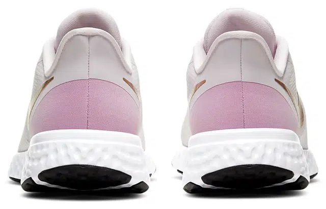 Nike REVOLUTION 5