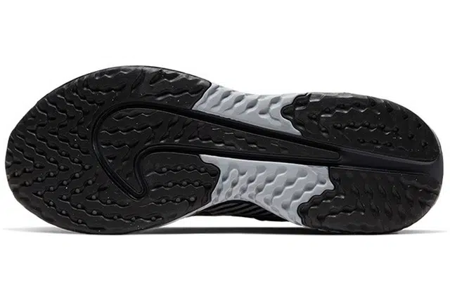 Nike Legend React 2 Shield