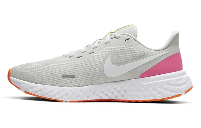 Nike REVOLUTION 5