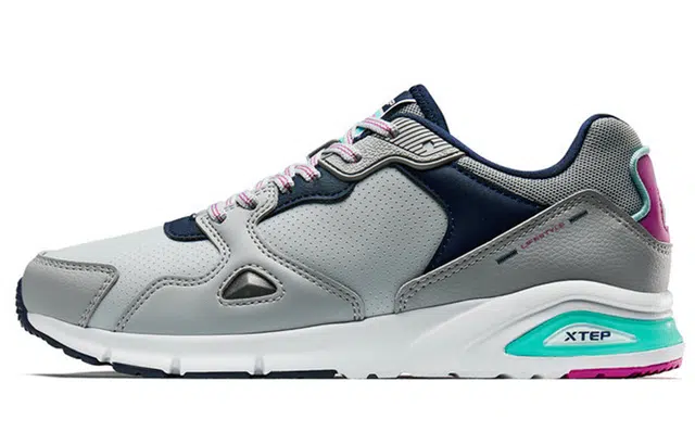 特步 织物合成革 轻便耐磨 低帮 跑步鞋 女款 灰红