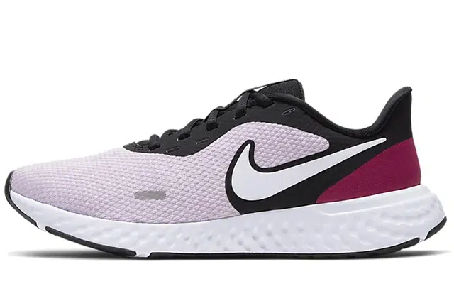 Nike REVOLUTION 5