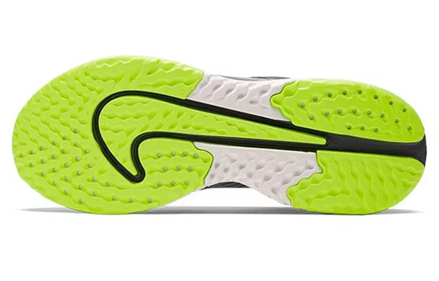 Nike Legend React 2 Shield