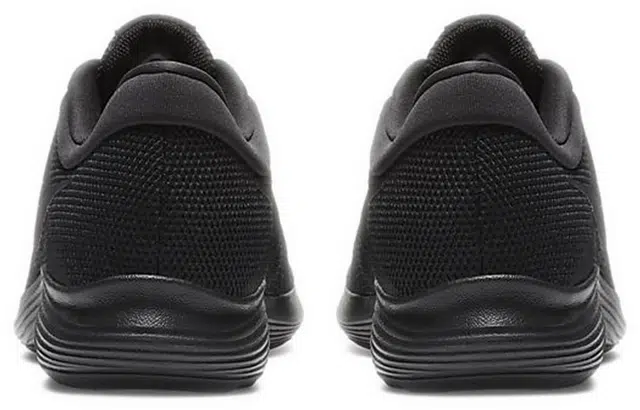 Nike REVOLUTION 4 4